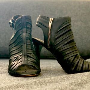 Vince Camuto Open toe bootie